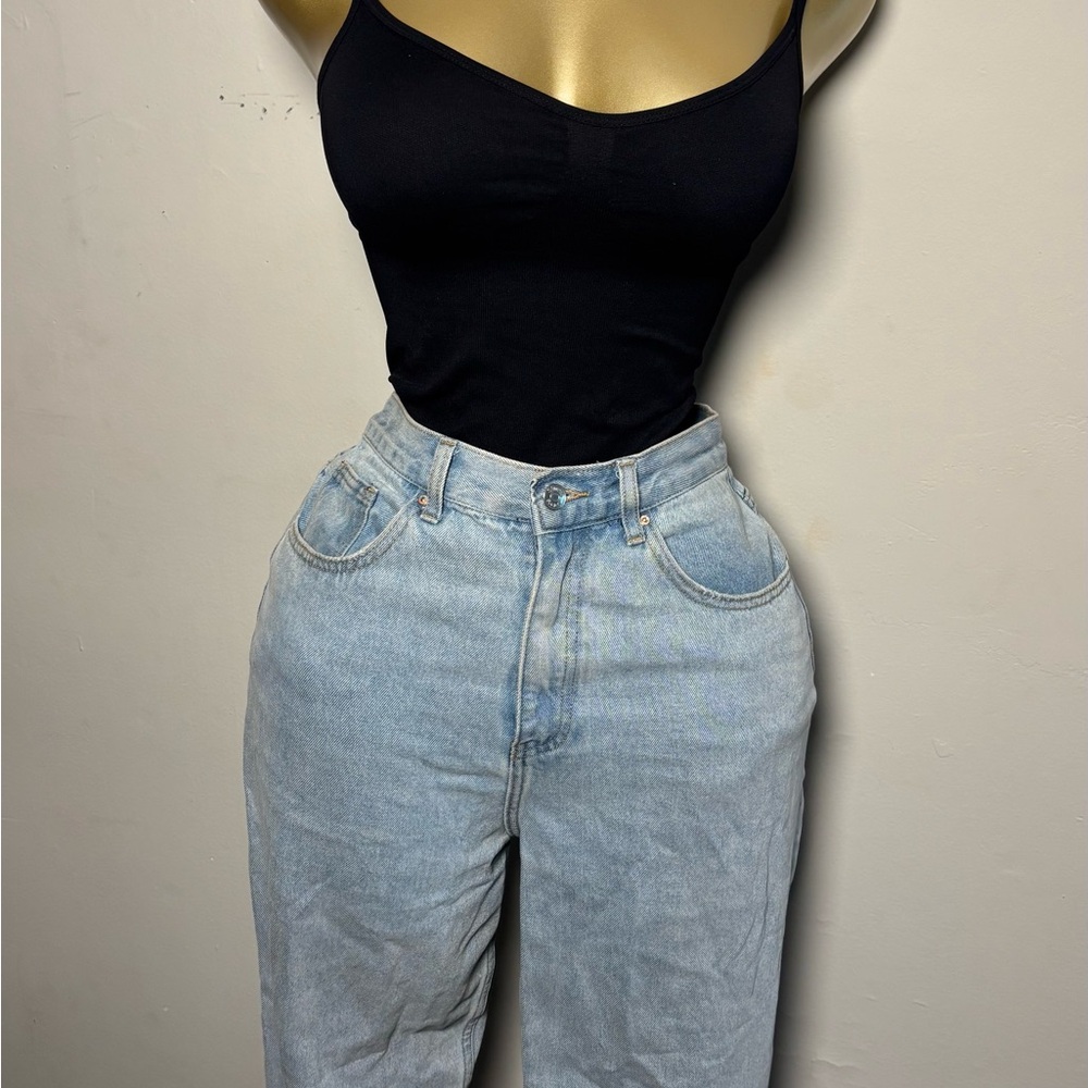 High Rise Blue Jeans with Vintage-Inspired Style